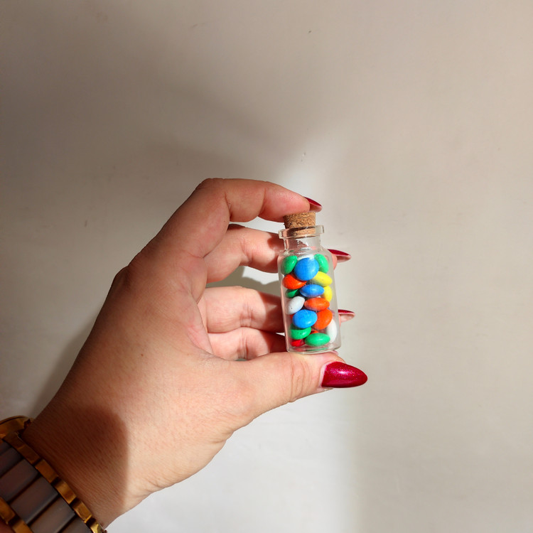 ویال ساده در چوب پنبه